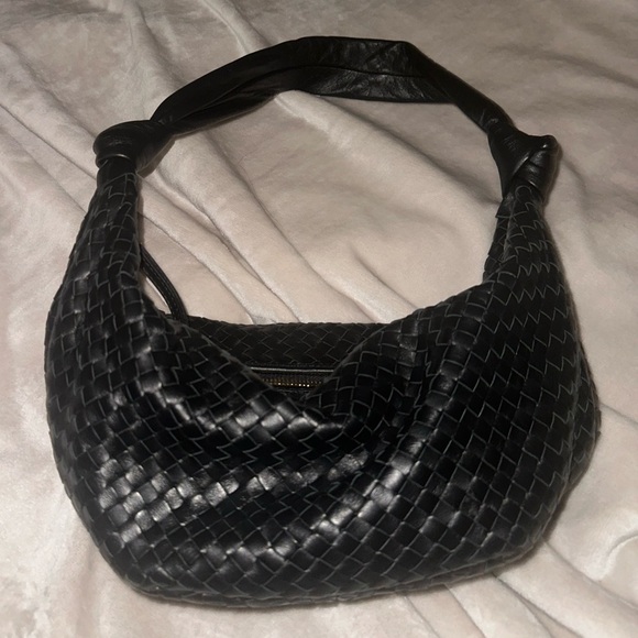 CROSS LEATHER SHOULDER BAG - Picture 2 of 10